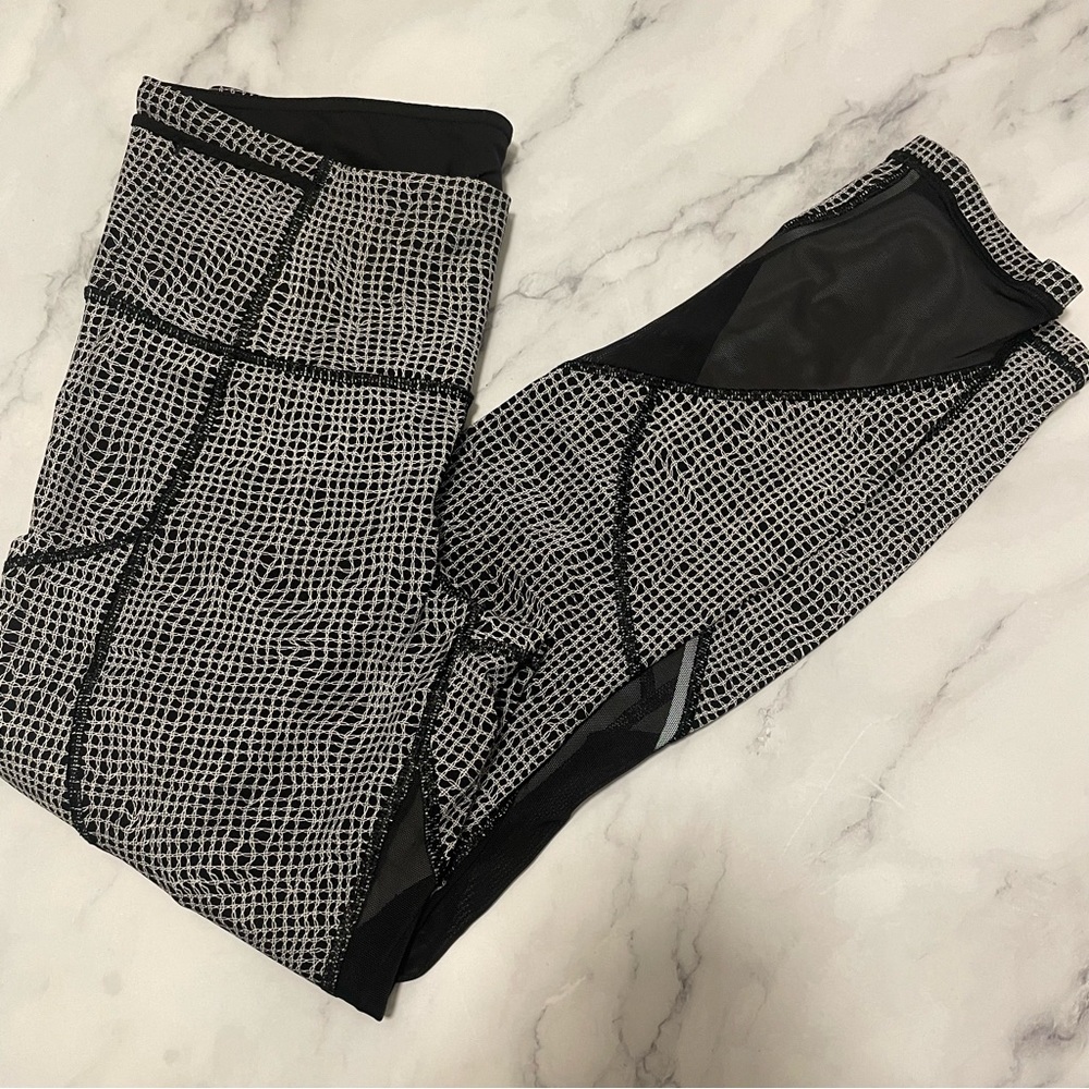 Lululemon printed leggings with mesh detail(BUNDLE AND SAVE WHEN PURCHASING SET)